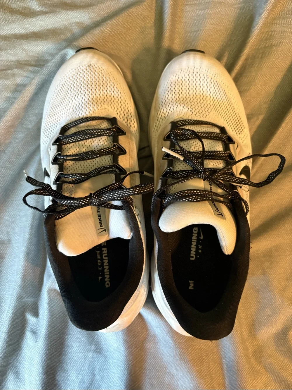 Nike Men's White and Black Running Shoes